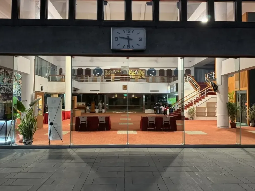 玻璃貼施工案例，玻璃貼、櫥窗貼圖、店面門面，都市彩繪案例