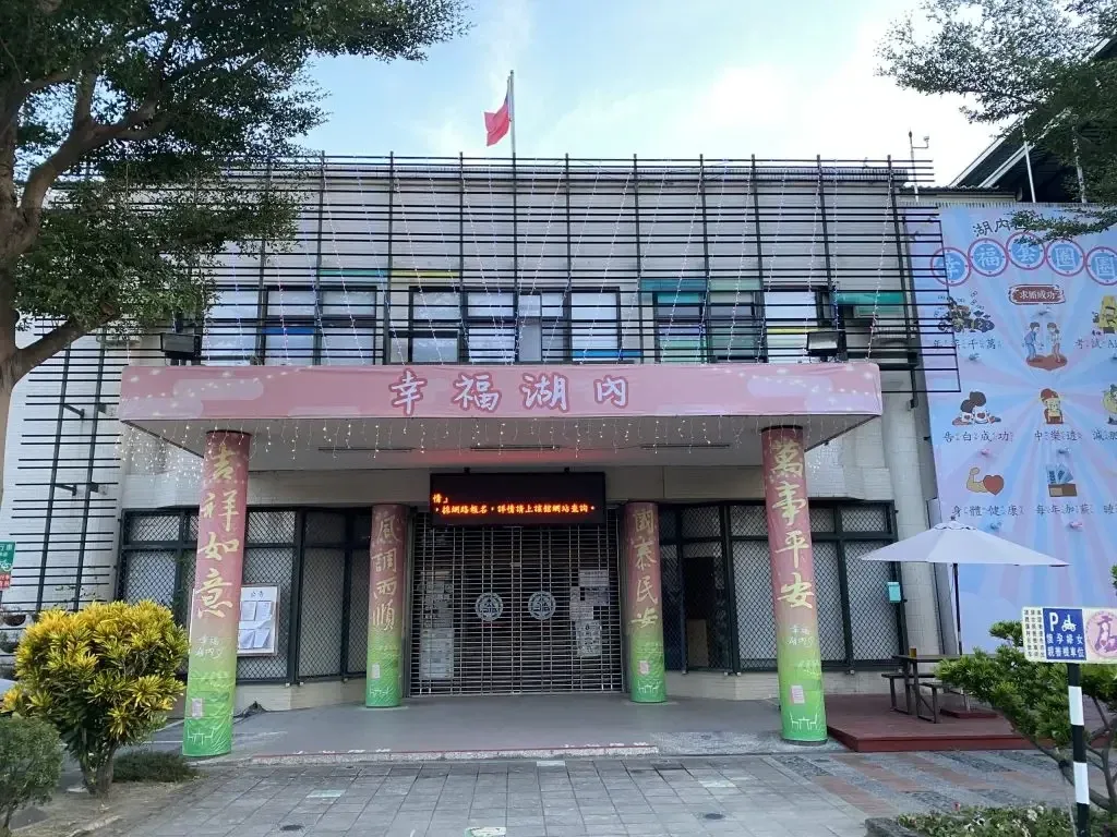 大樓外牆貼圖與辦公室翻新，大樓外牆貼圖、外牆施工、辦公室翻新，都市彩繪案例