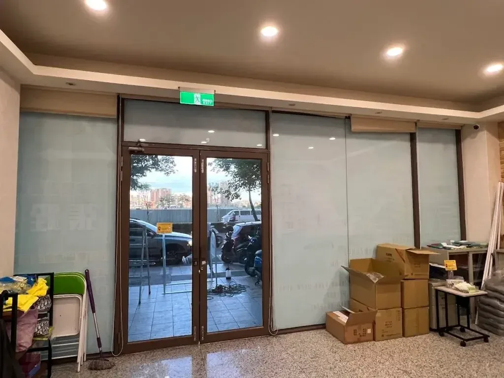 玻璃貼施工案例，玻璃貼、櫥窗貼圖、店面門面，都市彩繪案例
